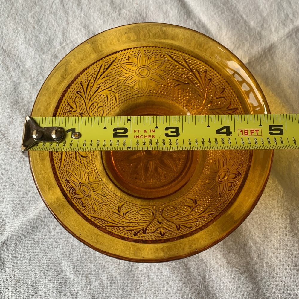 Vintage Anchor Hocking Sandwich Desert Gold Berries Bowl 4 3/4 x 1 3/4 inches.
